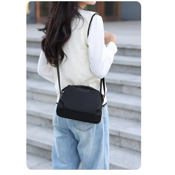 New Portable Nylon Cloth with Cowhide Shoulder Bag (Black)
