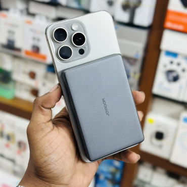 Metal body MagSafe ultra slim original 10000 mAh power bank .