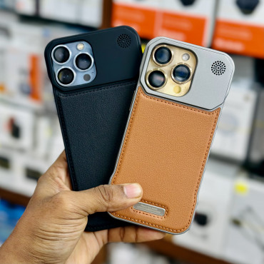 Small যুক্ত MagSafe premium Leather Case..