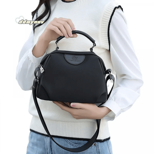 Retro Design New Ladies Portable Bag ( Black )
