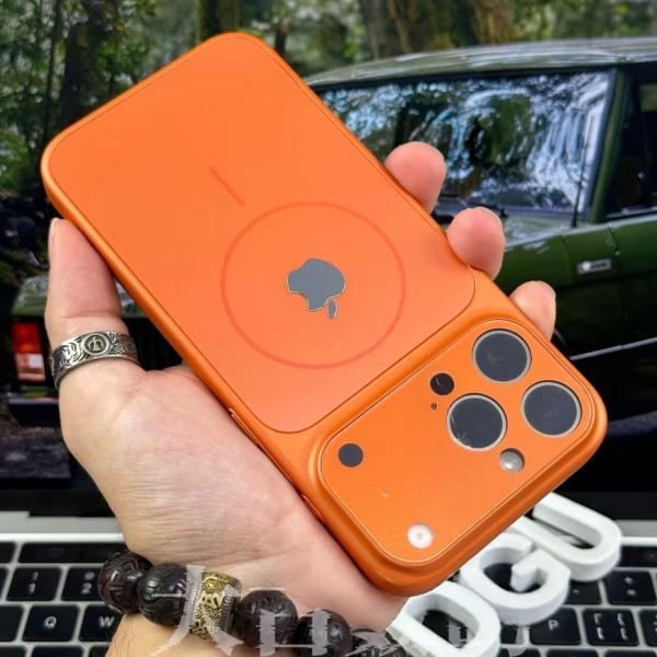 Poly Carbonate 17 Series Concept Case for iPhone