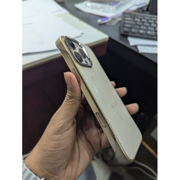Borderless Magnetic Carbon Shade Phone Case