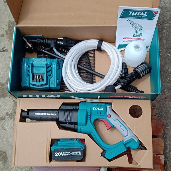 TOTAL TPWLI20084 Cordless pressure washer, 24.8Bar, Car Washer with 20V 4.0Ah Battery & Charger, portable Car Washer