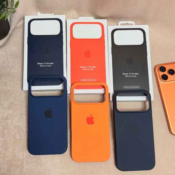 Apple Silicone Case with MagSafe for iPhone
