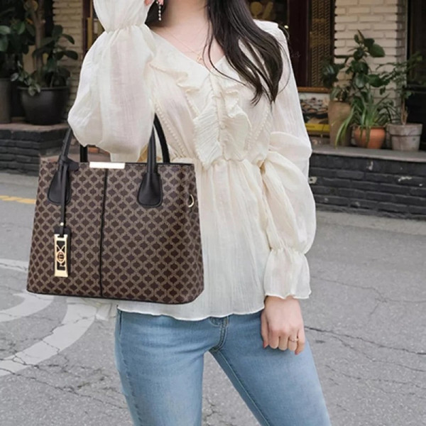 New Design High Quality Big Capacity Luxury Printed Crossbody Bag (Black)