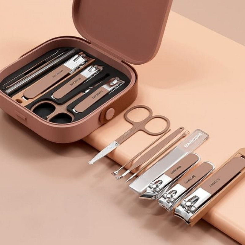 7-piece premium nail care set