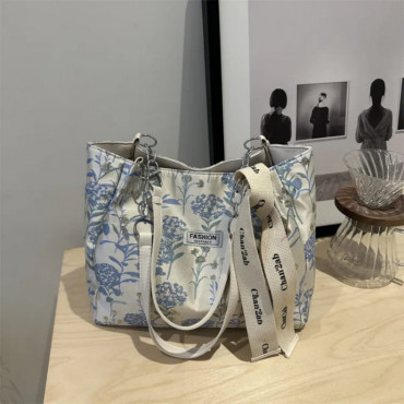 casual commuting bag...