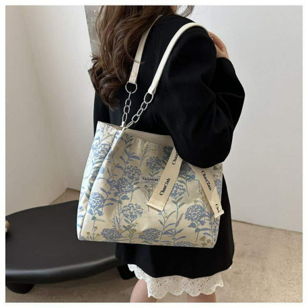casual commuting bag