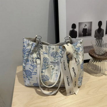 casual commuting bag