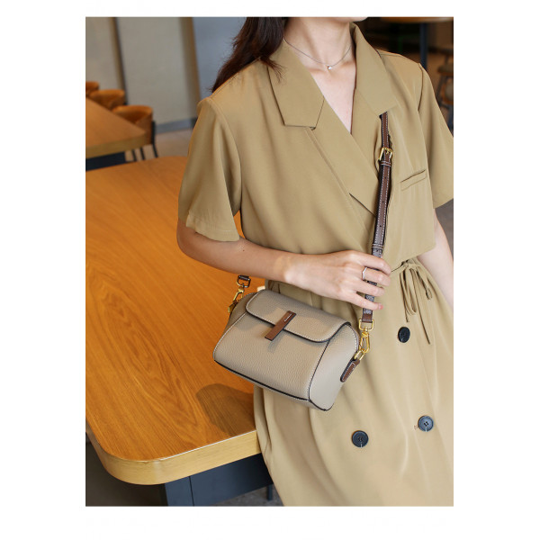 New Pu Leather Single Shoulder Niche Light Luxury Women's Bag(off-white)