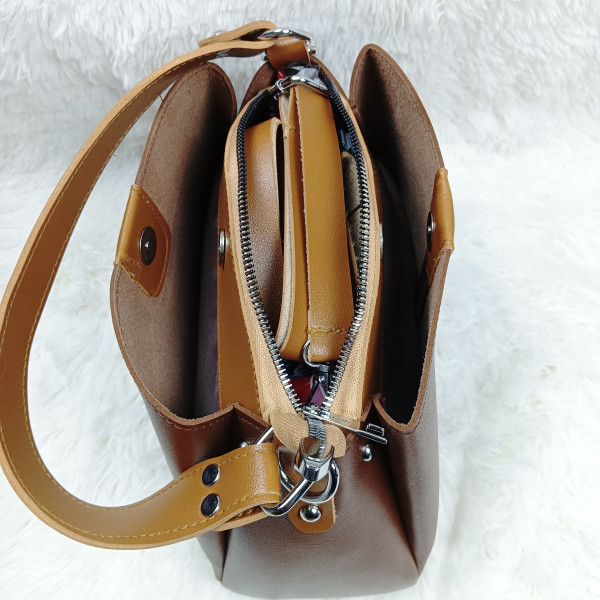 Foxer Casual Tote Handbag ( black colour )